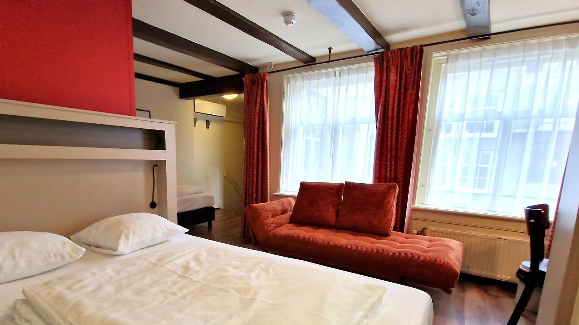 A-Train Hotel Амстердам