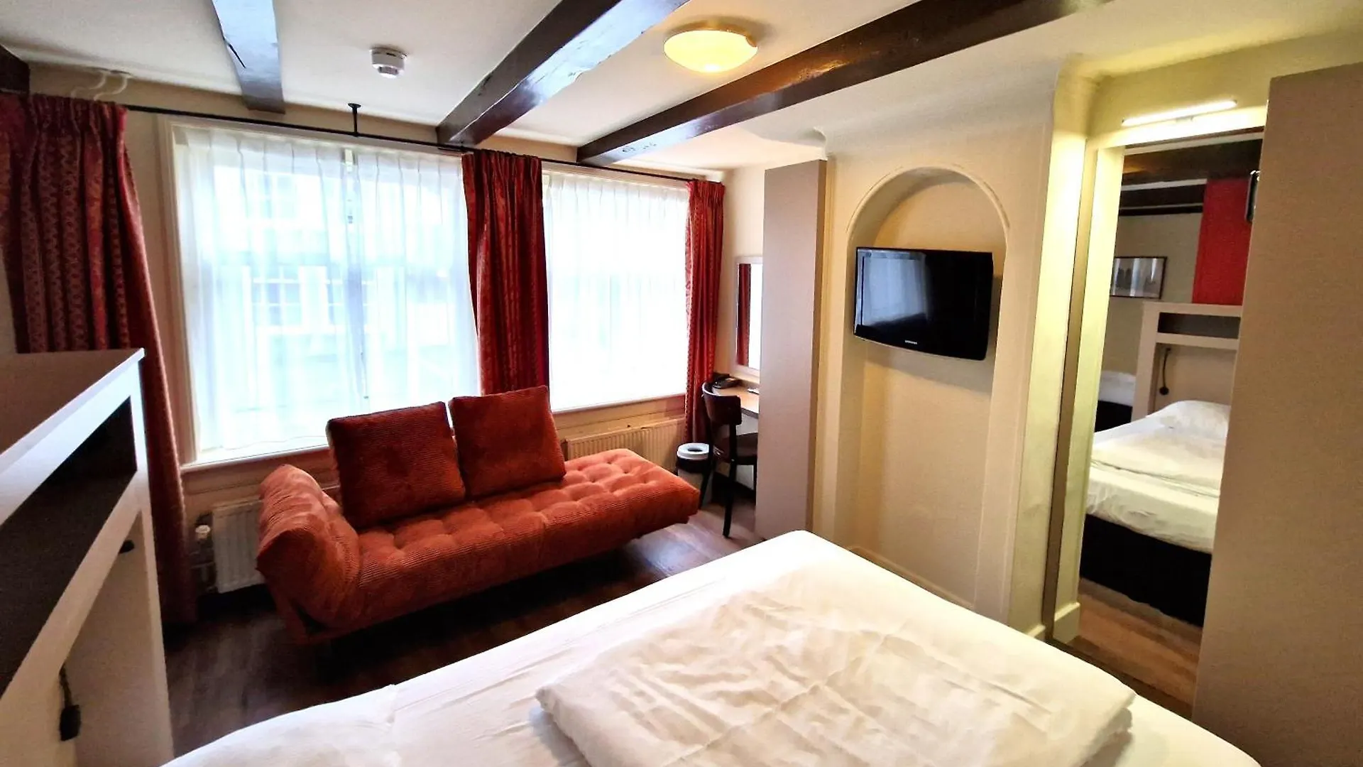 A-Train Hotel Амстердам